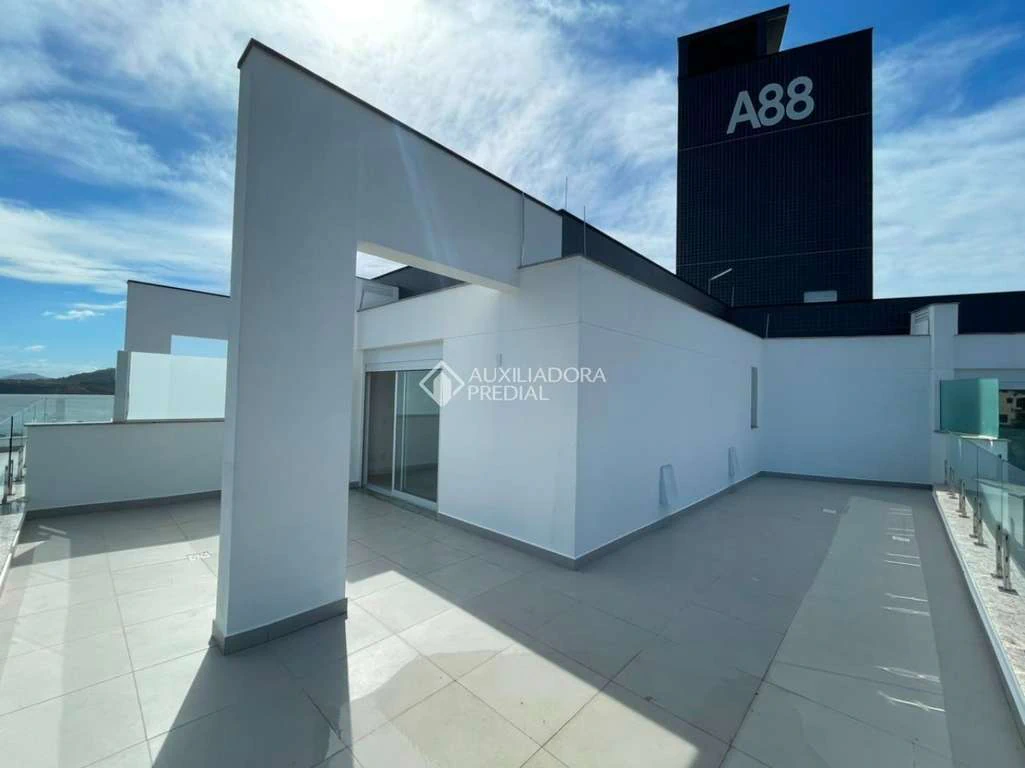 Apartamento com varanda envidraçada e 3 suítes de 162 m² — photo 4