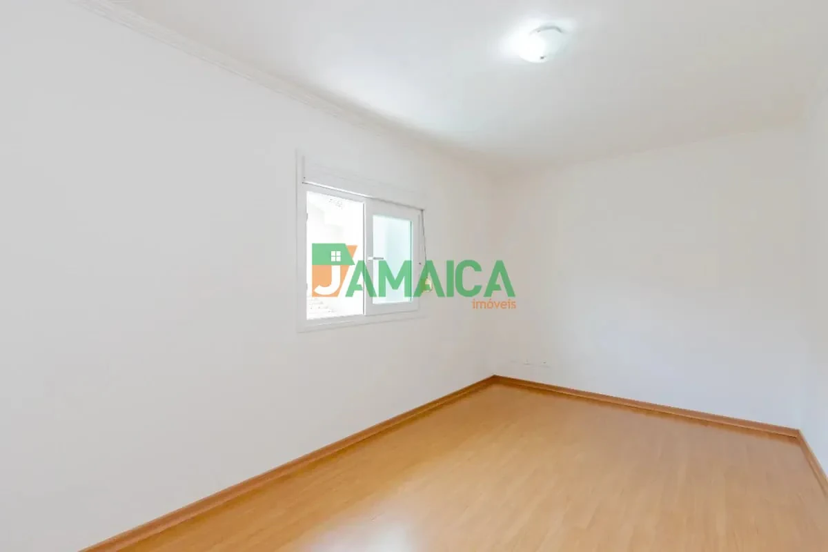140 m² house with a home office and a walk-in closet — photo 16