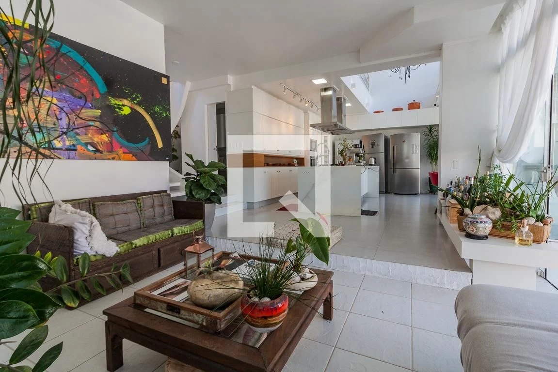 Furnished studio in a building with a pool — photo 15