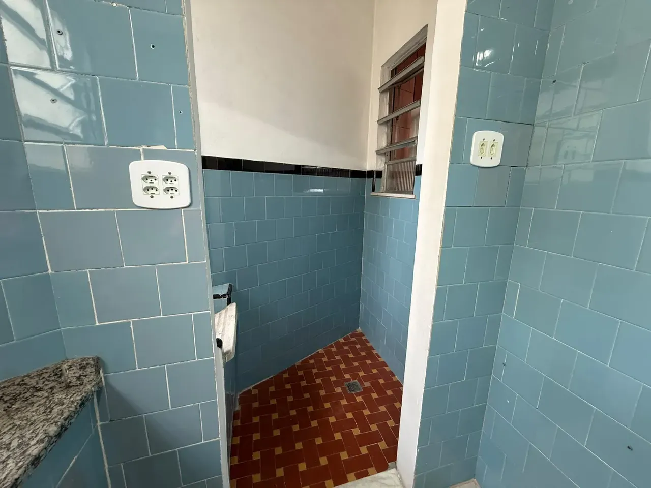 Apartamento de 2 quartos com piso de madeira ou laminado — photo 8