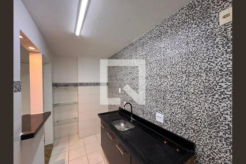 2-bedroom apartment in a building with a gym — photo 13
