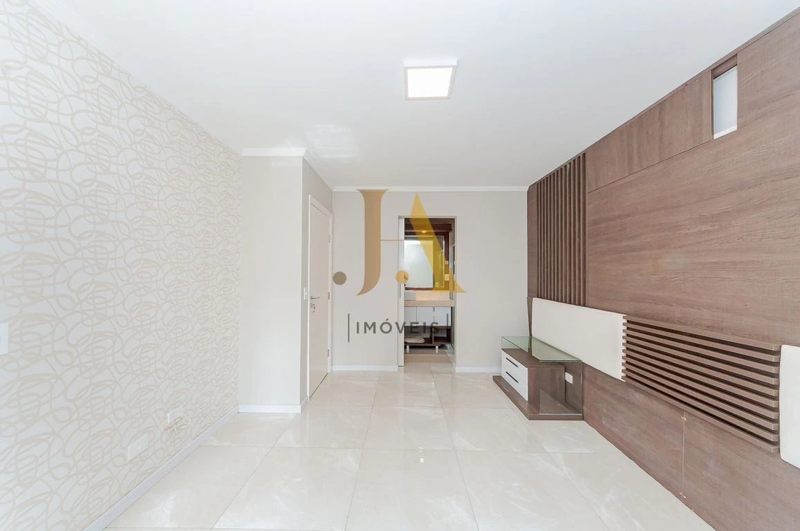 Furnished apartment, 210 m², with a glass-enclosed balcony — photo 13