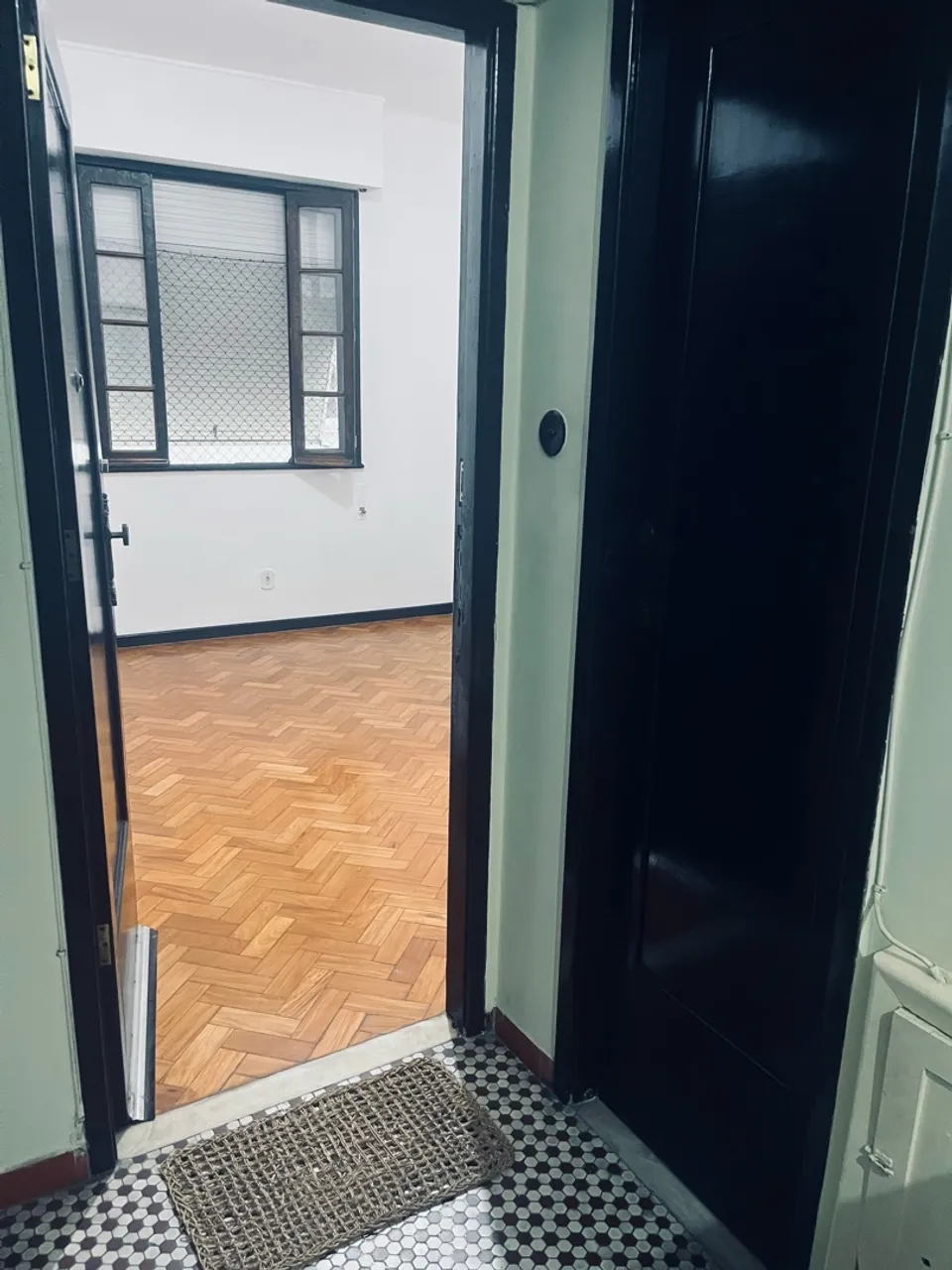 Apartment, 50 m², with wood or laminate floors — photo 14