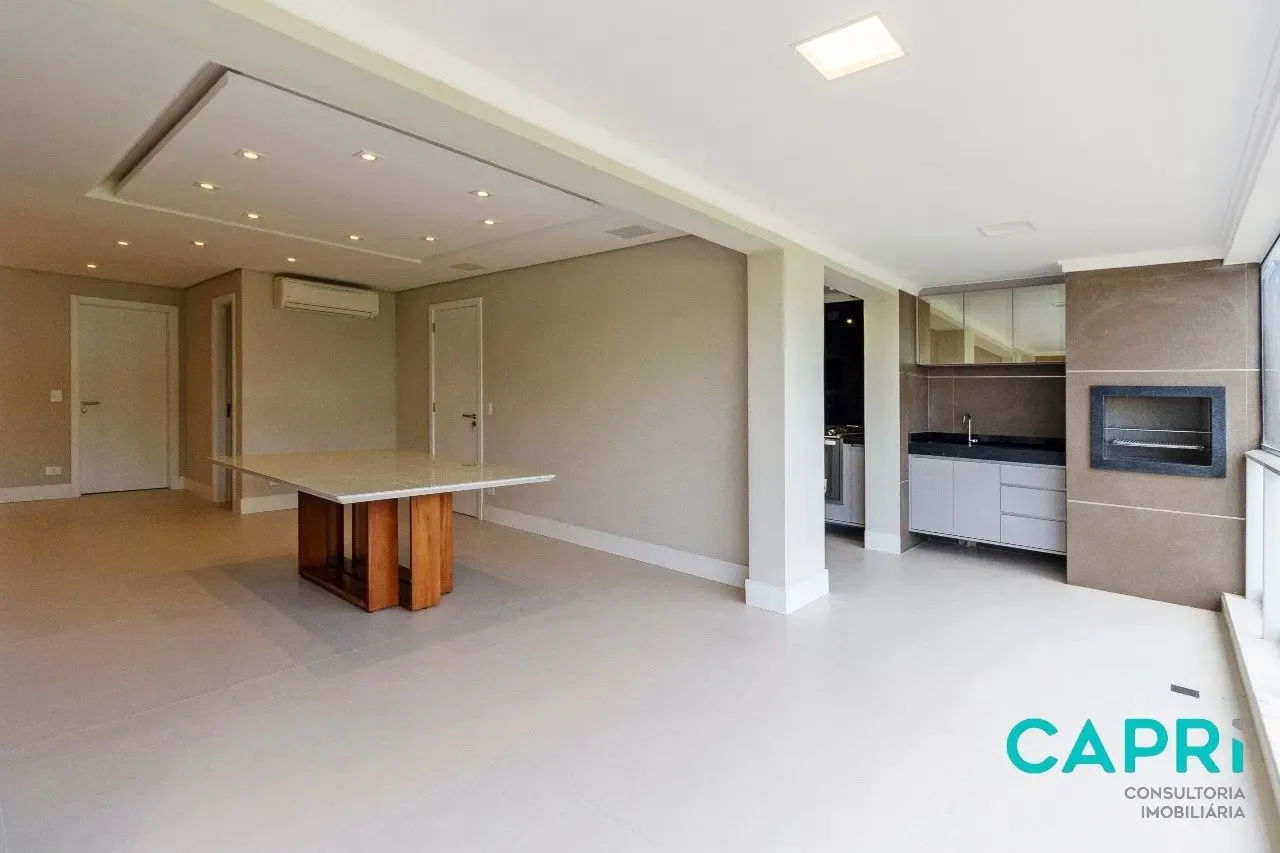 3 en-suite bedrooms with 5 baths and 3 parking spaces — photo 4