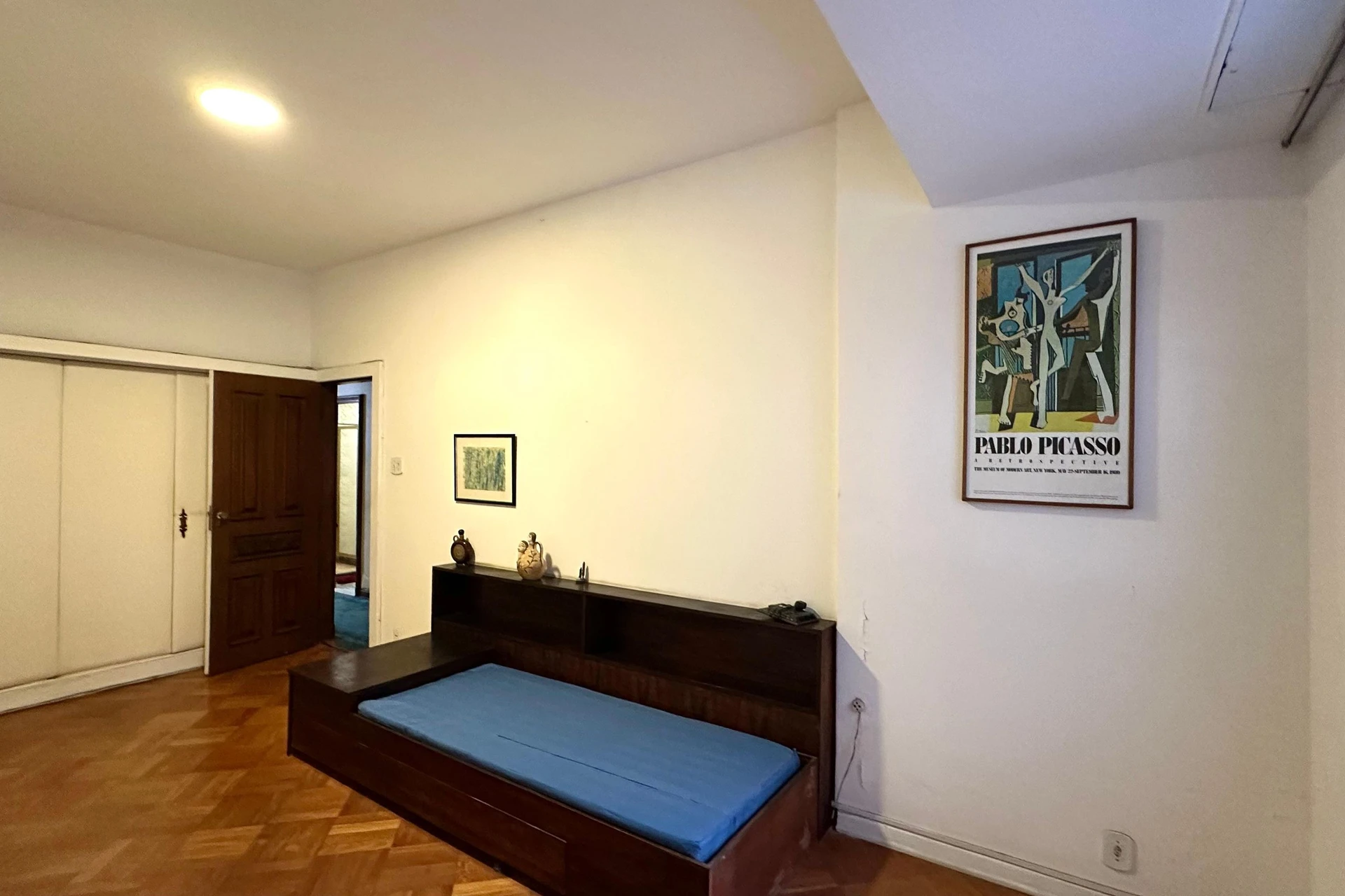 Bathtub in a 4-bedroom apartment, 290 m² — photo 21