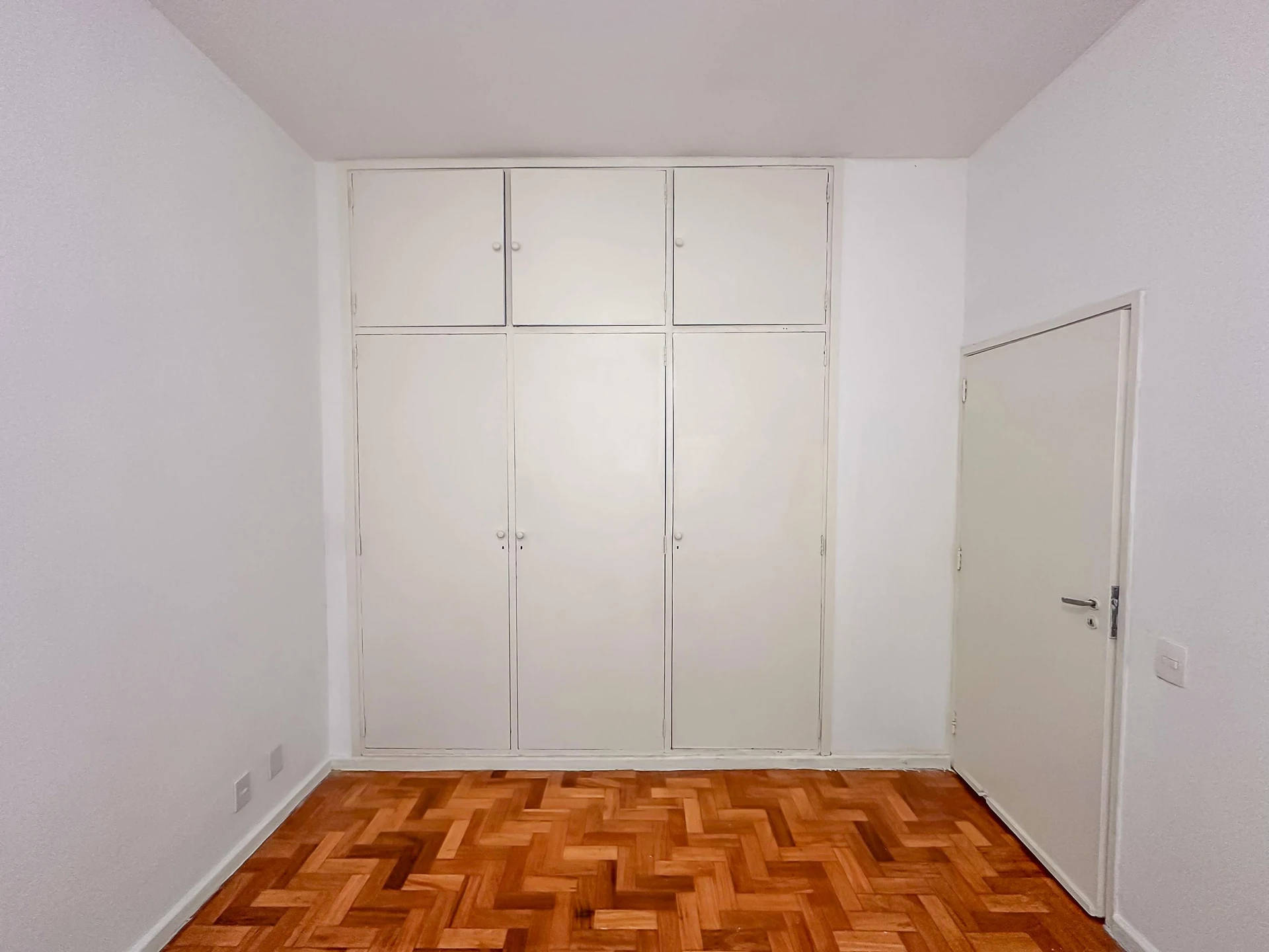 Apartment with 3 bedrooms, 1 en-suite and separate kitchen — photo 22