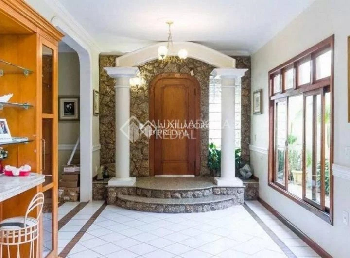 House with 5 bedrooms, 2 en-suite and 4 parking spots, 340 m² — photo 7