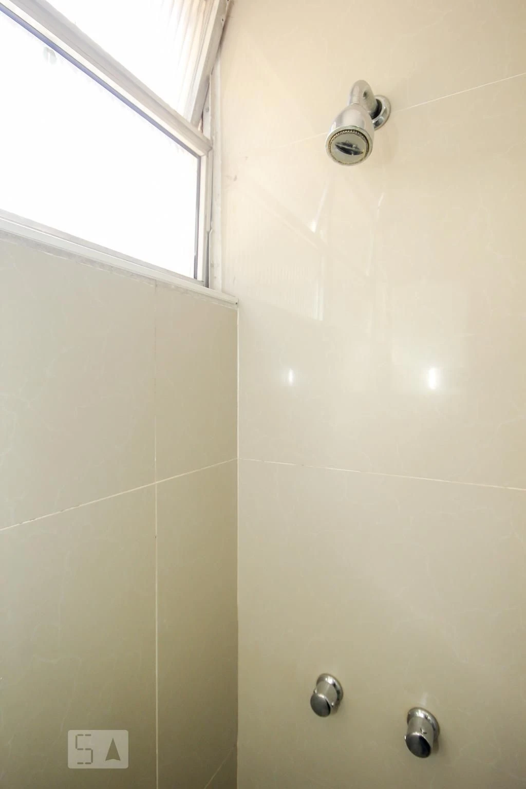 Furnished 2-bedroom apartment with laundry area — photo 26