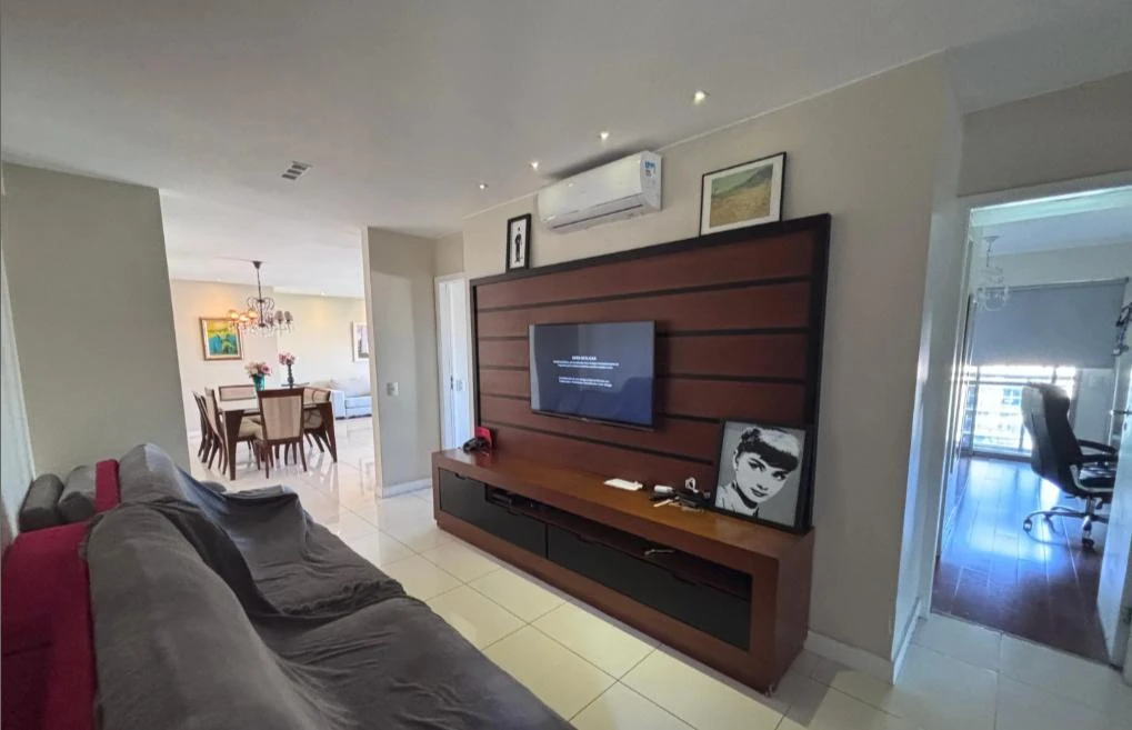 206 m² apartment with a washing machine and a home office — photo 18