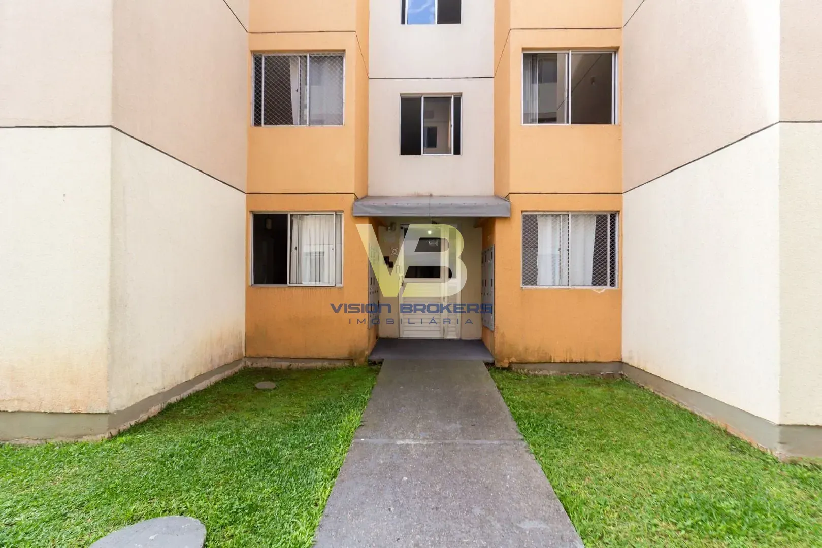2-bedroom apartment with wood or laminate floors in Curitiba — photo 12