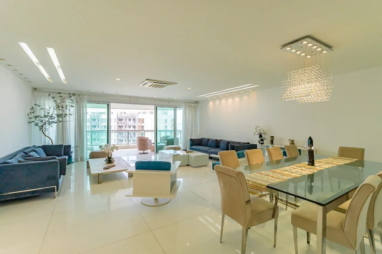575 m² apartment with 4 en-suite bedrooms and 4 parking
