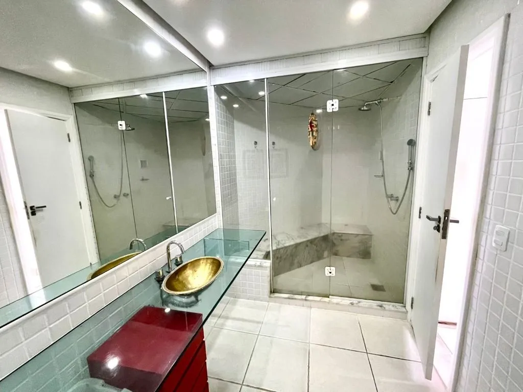 Furnished penthouse with 5 bedrooms and 1147 m² — photo 20