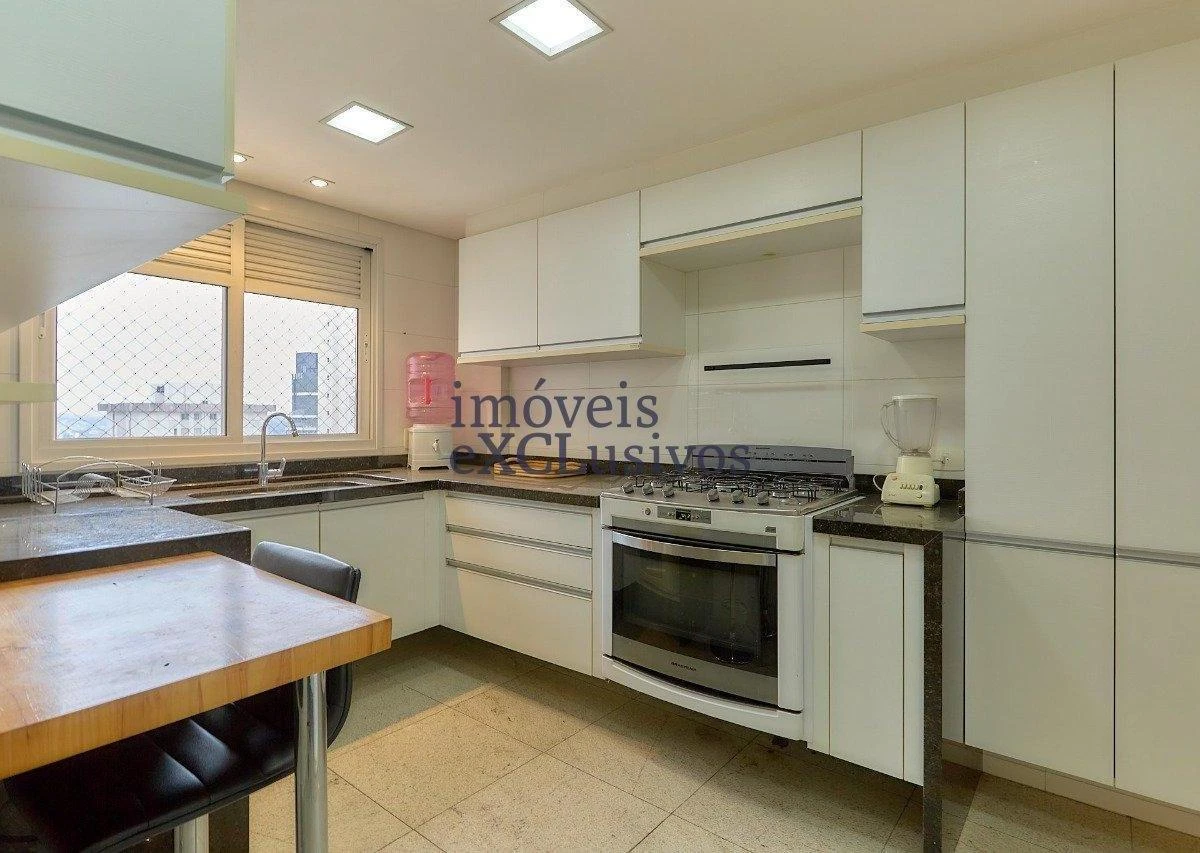 Furnished 240 m² apartment with 3 en-suites — photo 26