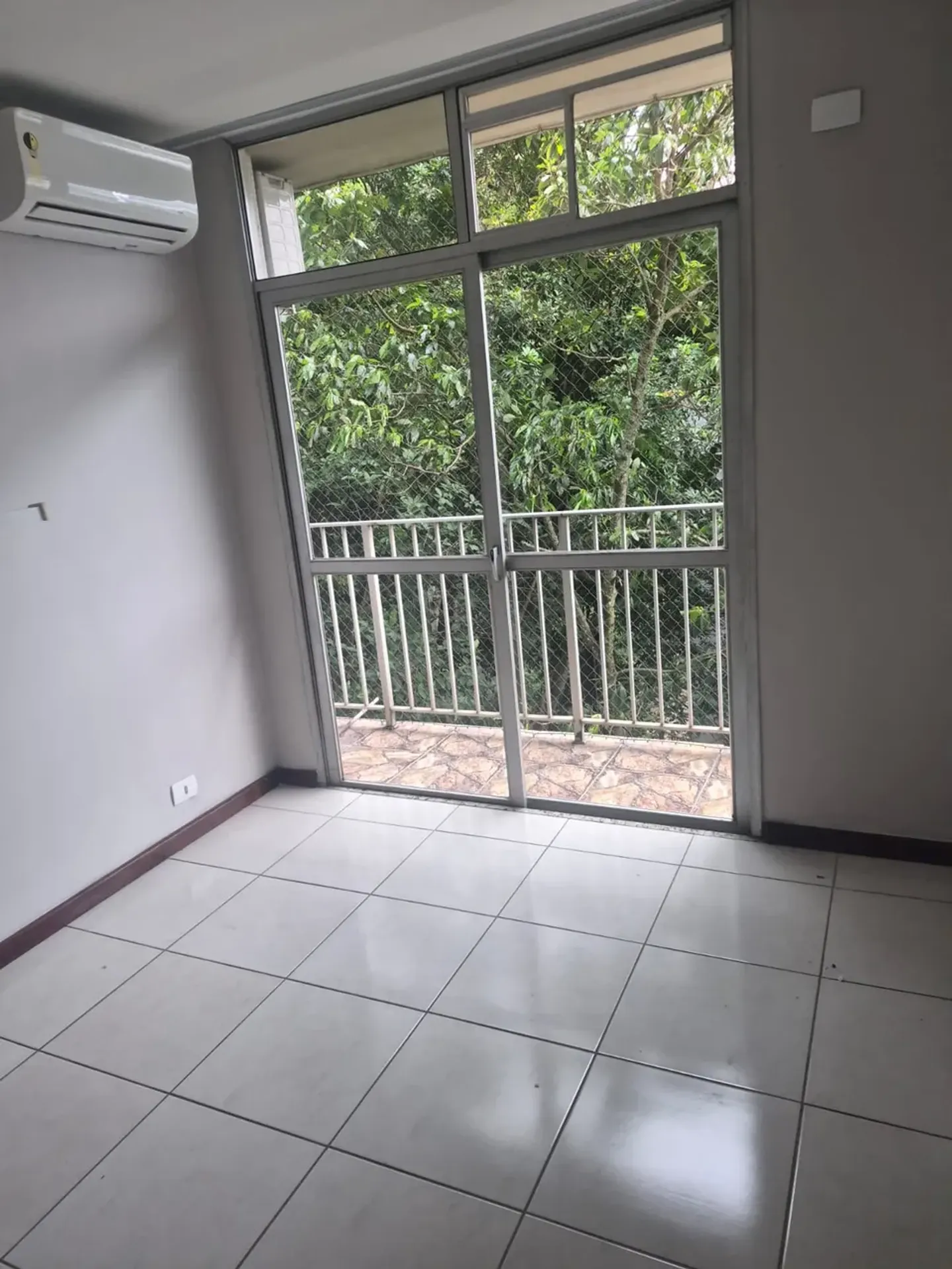 Home office in a 4-bedroom apartment, 138 m² — photo 10