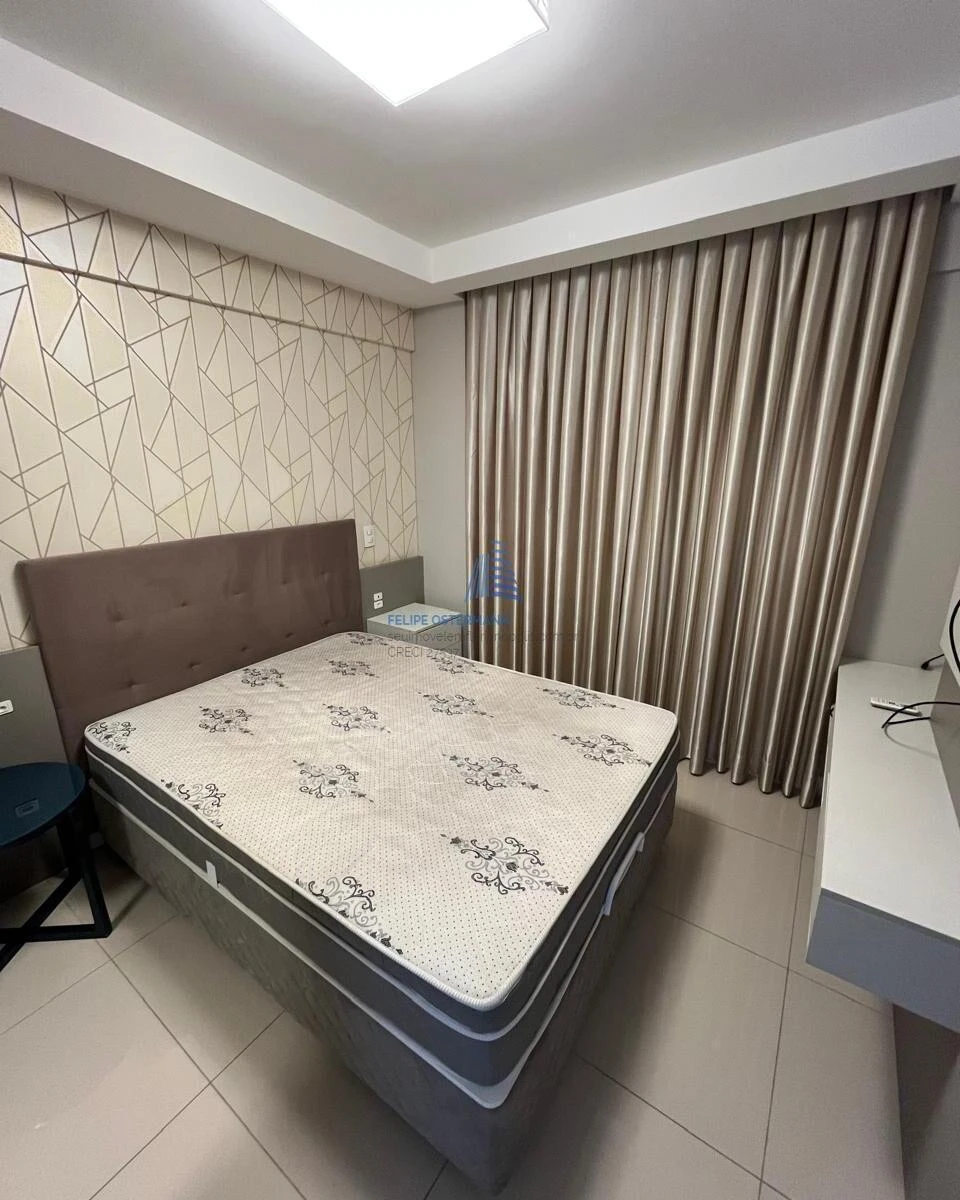 One-bedroom apartment with a glass-enclosed balcony — photo 3