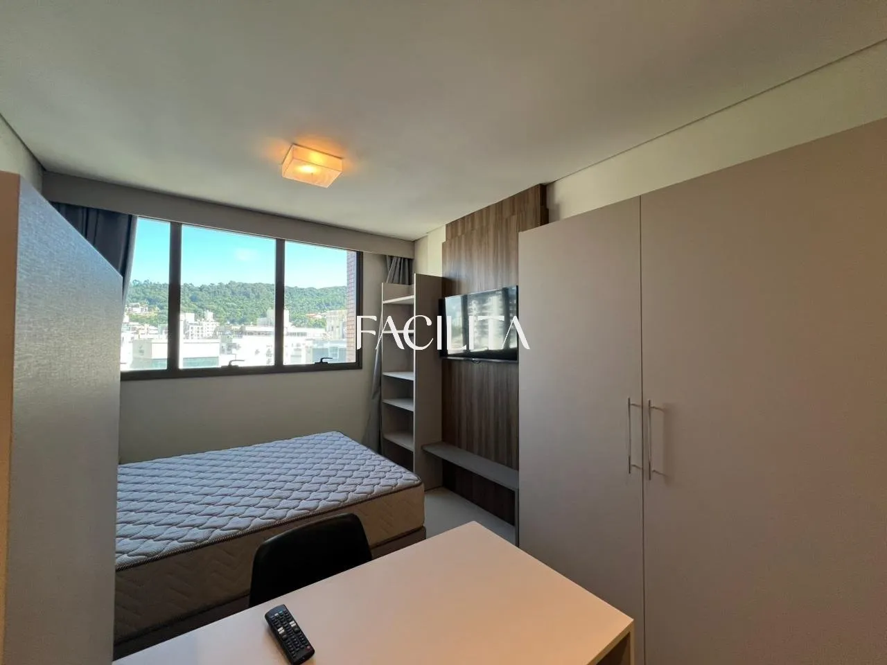 Furnished 20 m² one-bedroom apartment with work corner — photo 3