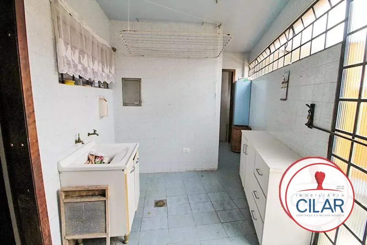 Casa de 262 m² com 4 quartos e 3 vagas de garagem