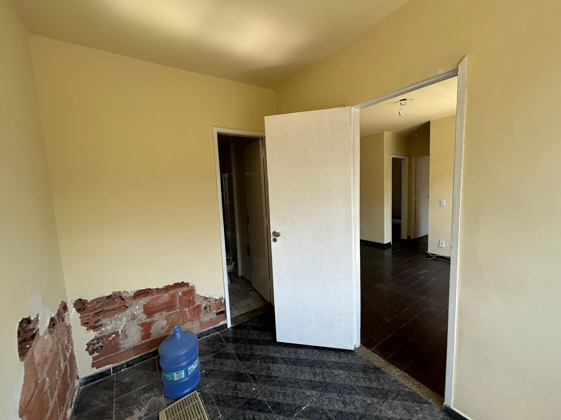 Деревянный пол или ламинат и 2 спальни: квартира 80 м² — photo 39