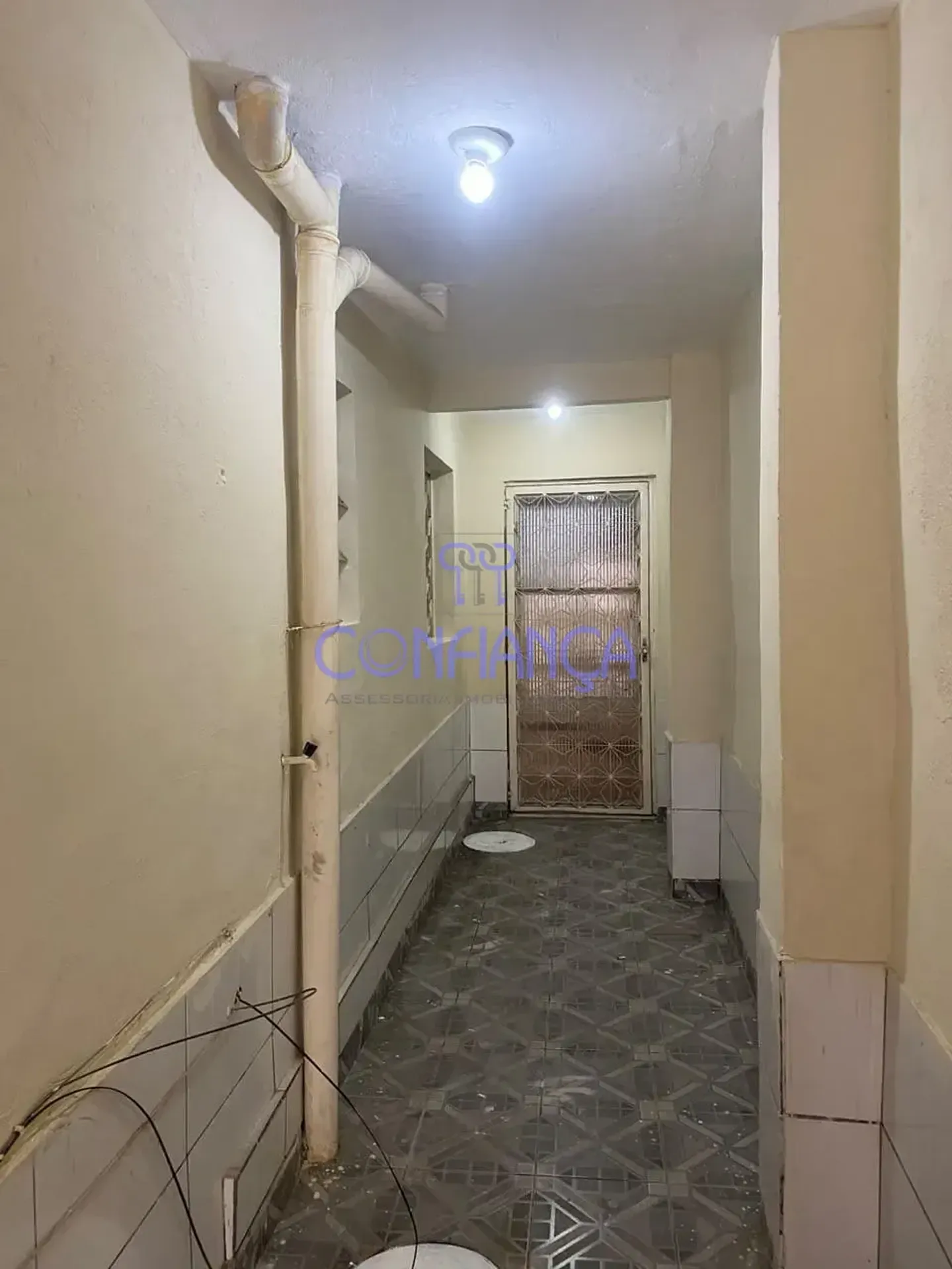 House with 3 bedrooms and a gas stove kitchen — photo 8