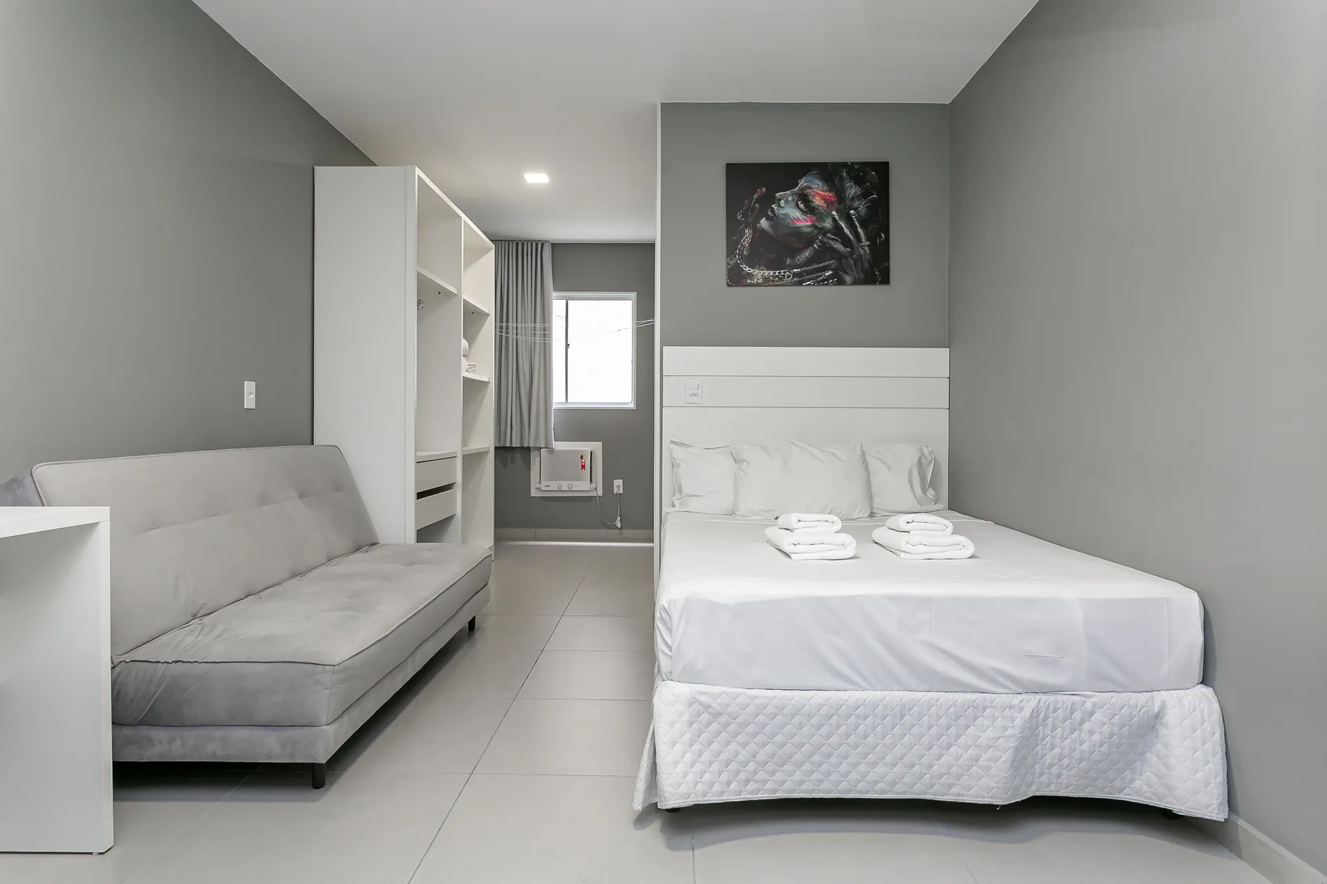 Furnished 35 m² studio with compact kitchenette — photo 3