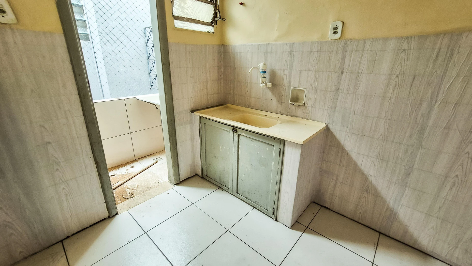 Apartment with no parking, 2 bedrooms and 1 bathroom — photo 31
