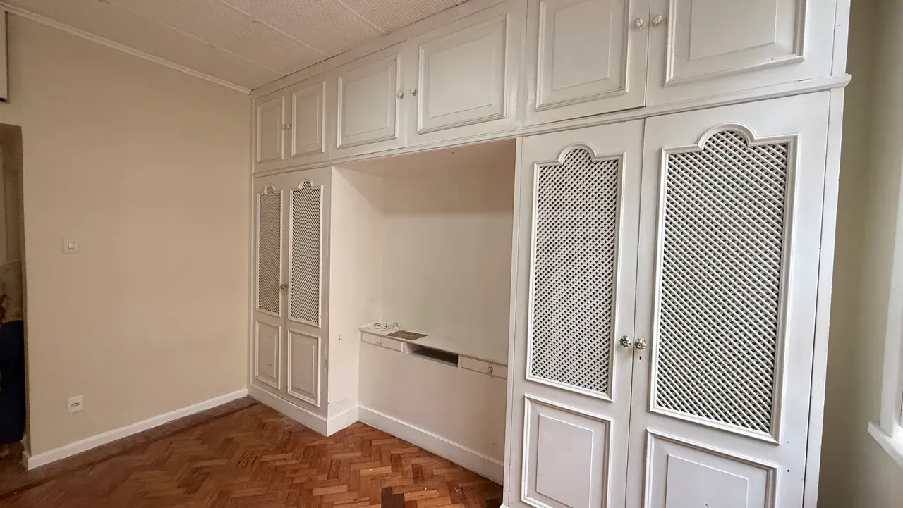 4-bedroom apartment, 1 with its own bathroom, 240 m² — photo 17