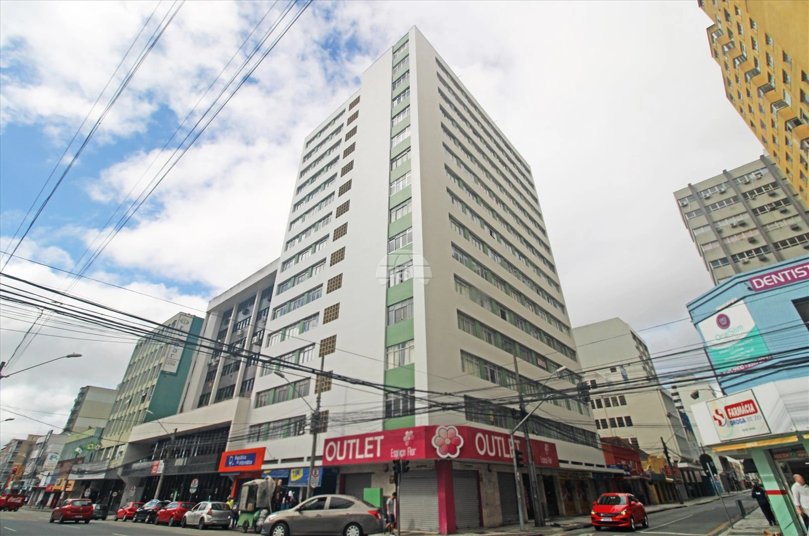2-bedroom apartment with wood or laminate floors in Curitiba — photo 17