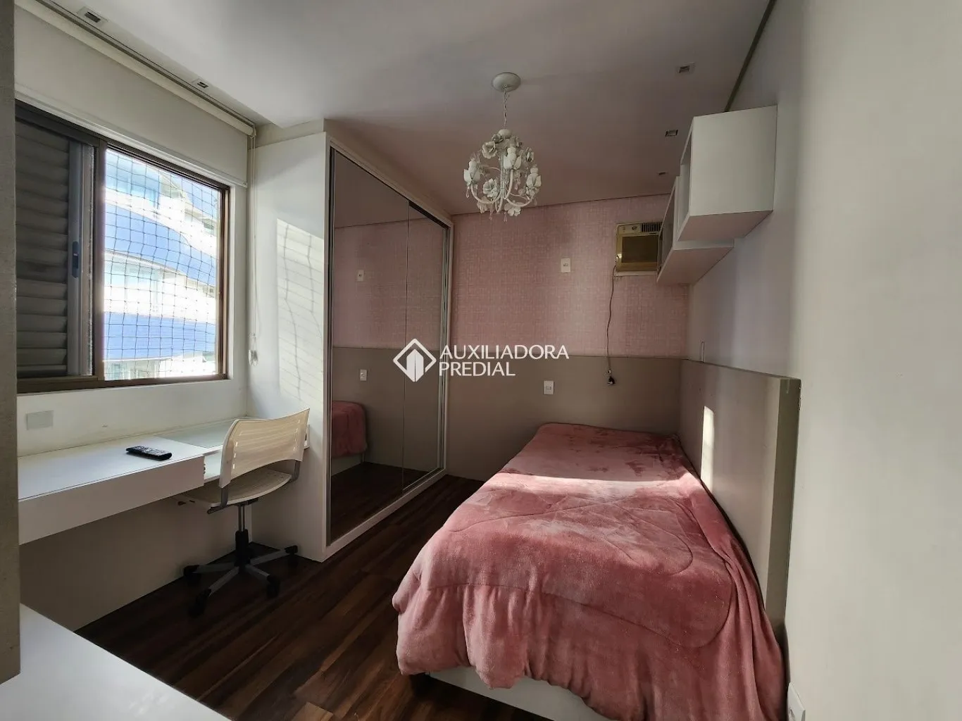 Apartamento amueblado con 3 dormitorios y jardín privado — photo 21