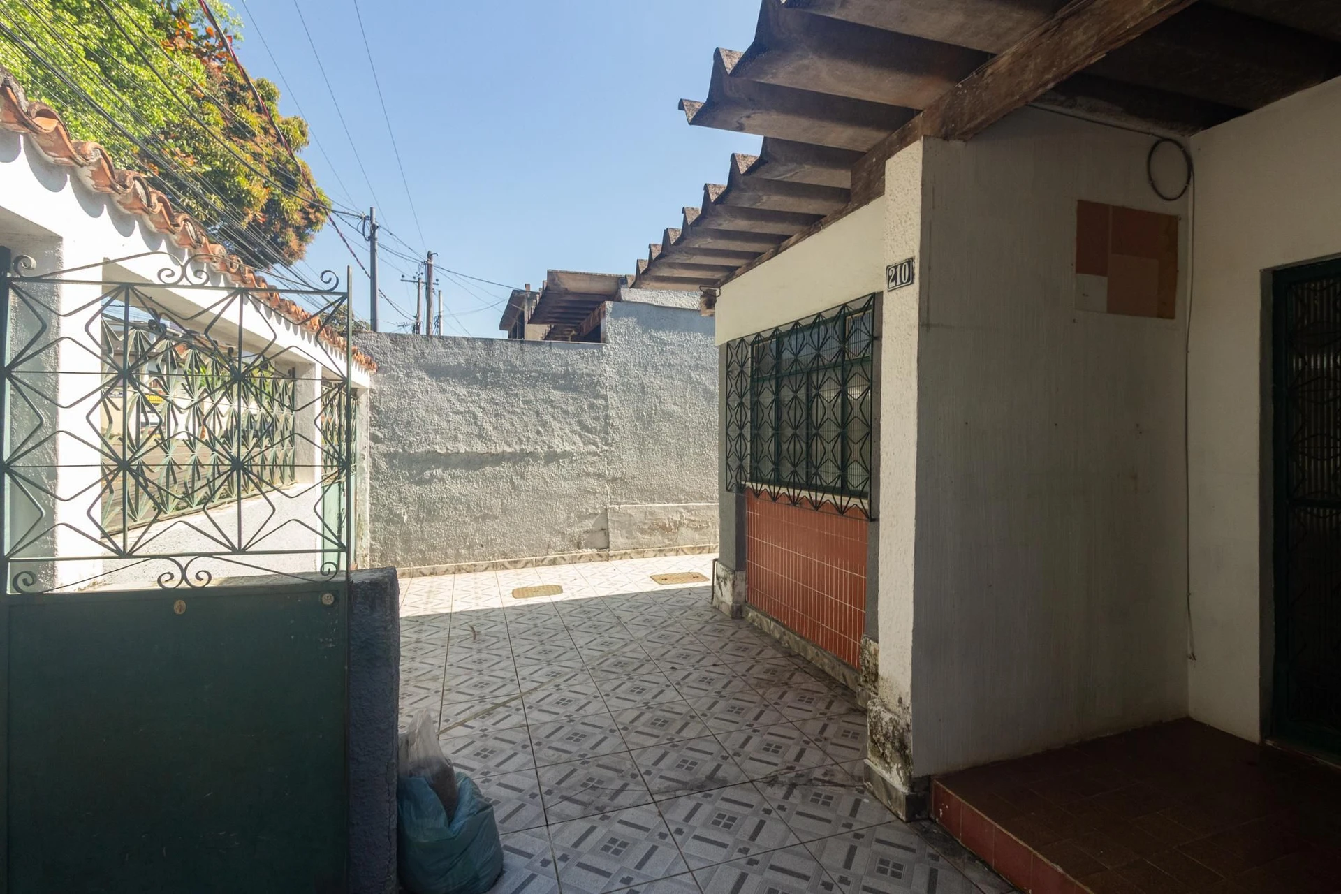 2-bedroom house with a garden — photo 8