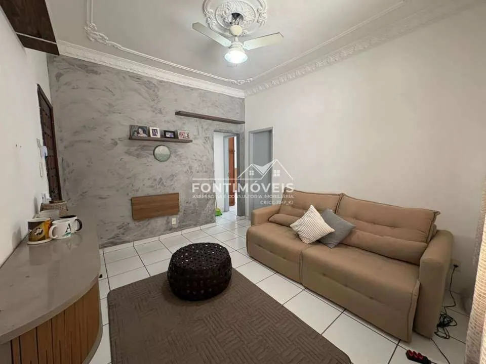 Linear house with 2 bedrooms, 1 bathroom and parking