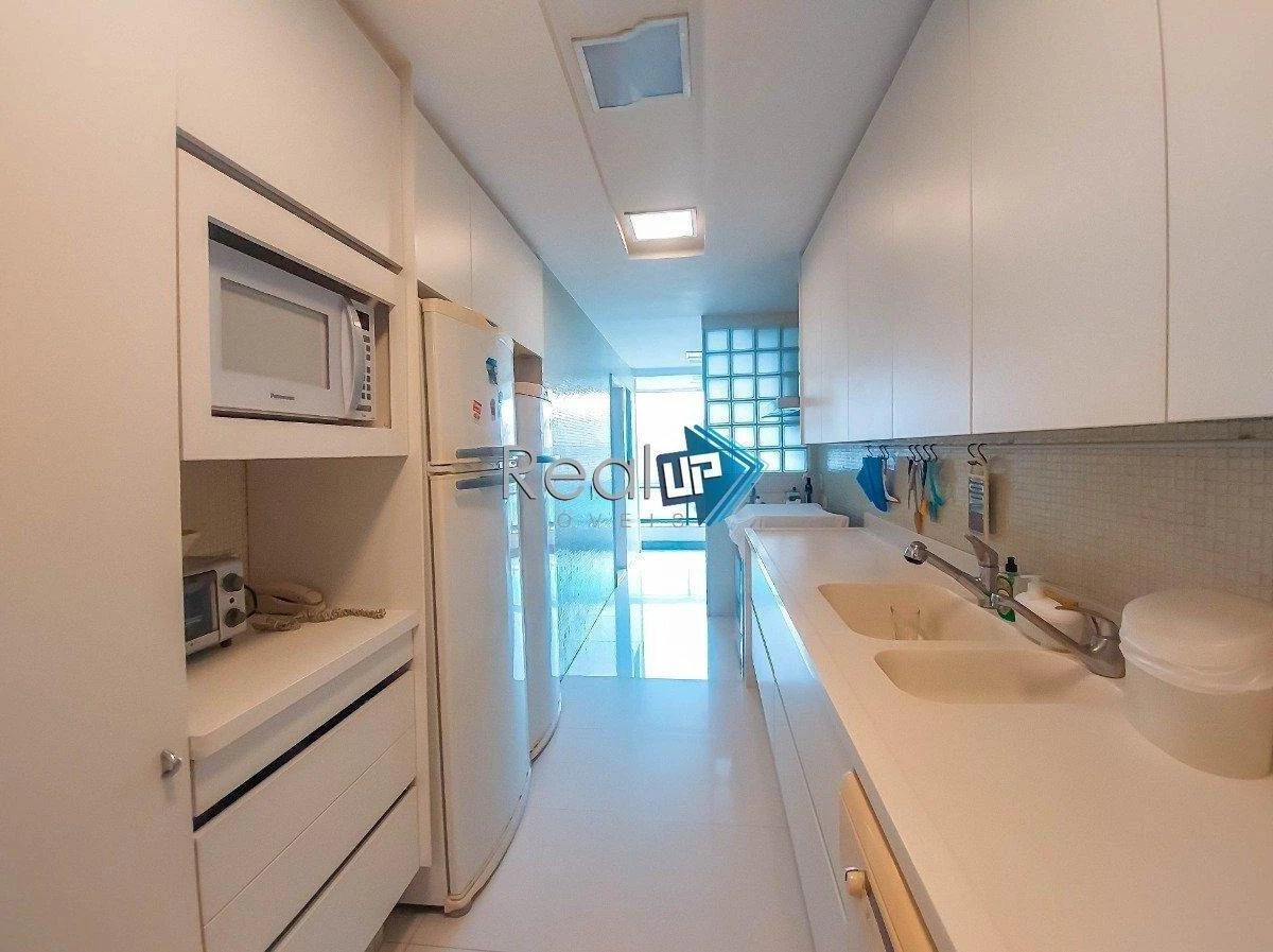 429 m² apartment with 5 bedrooms and 3 parking spots — photo 2