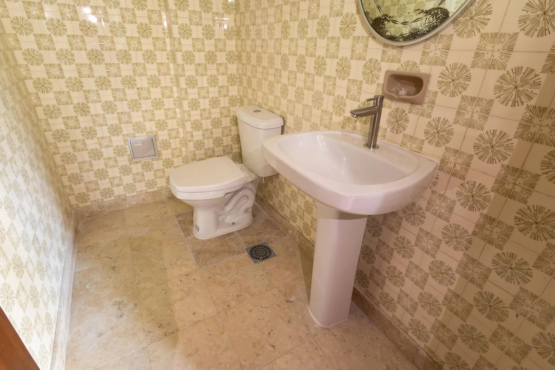 Furnished apartment, 283 m², with a glass-enclosed balcony — photo 64