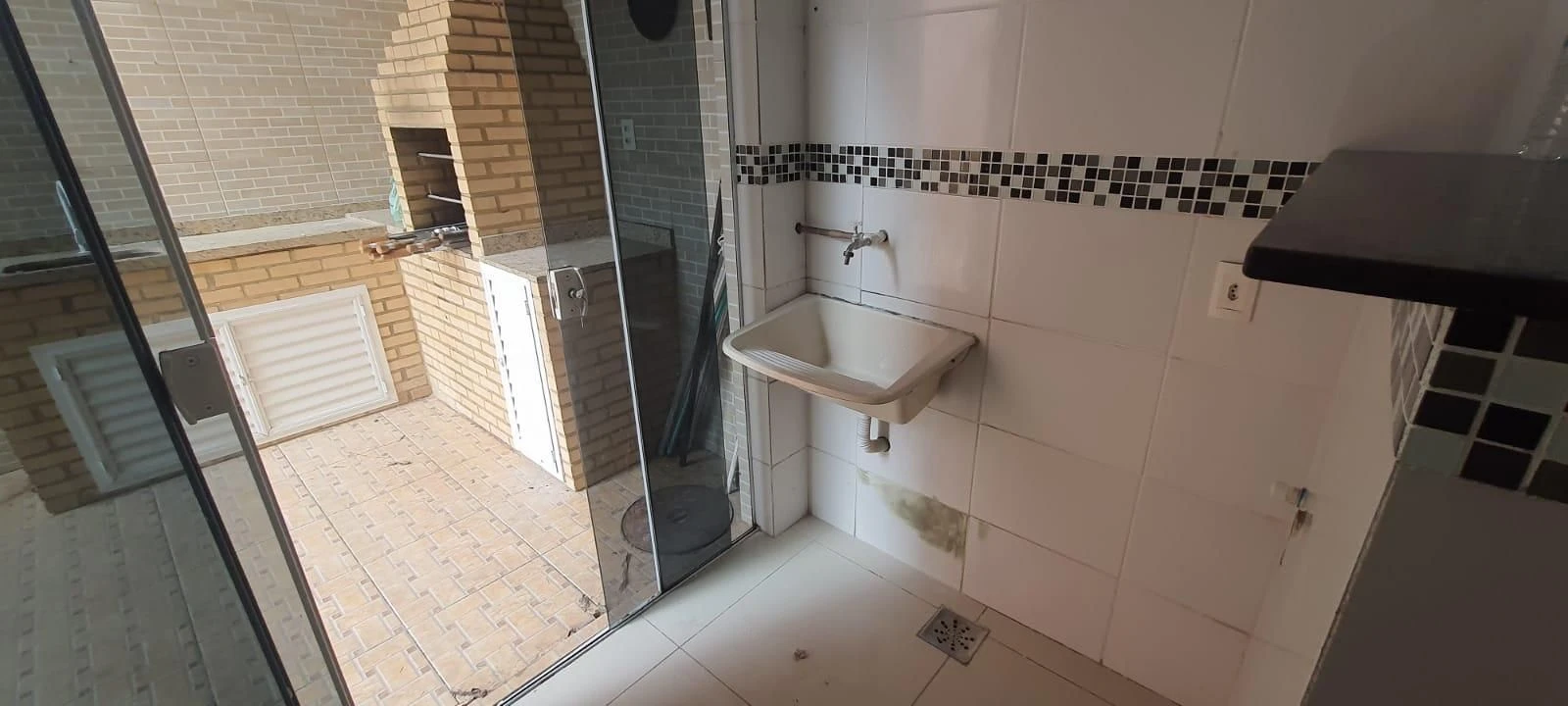 3-bedroom house with 4 bathrooms and 1 parking spot — photo 3