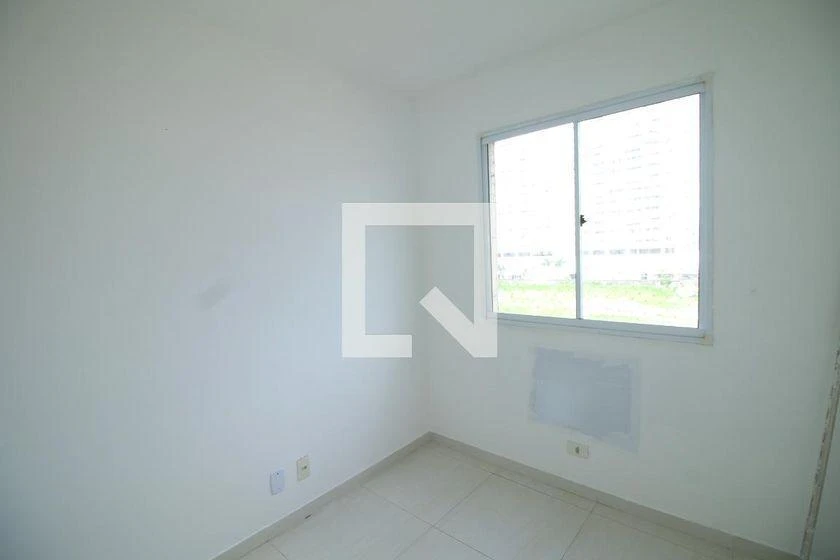 2-bedroom apartment in a building with a pool — photo 29