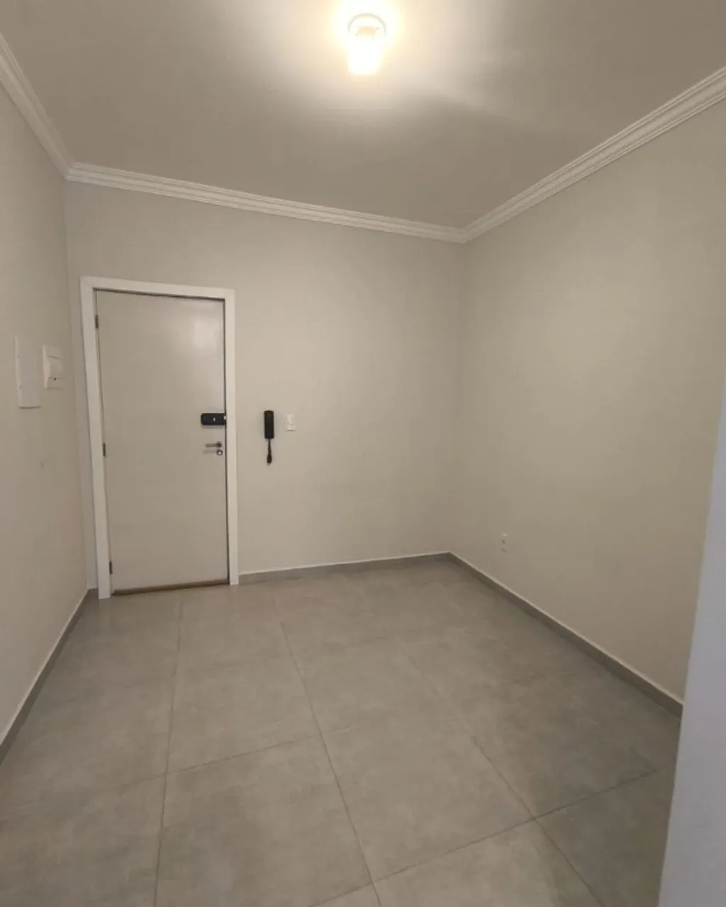 One-bedroom apartment with a washing machine — photo 9