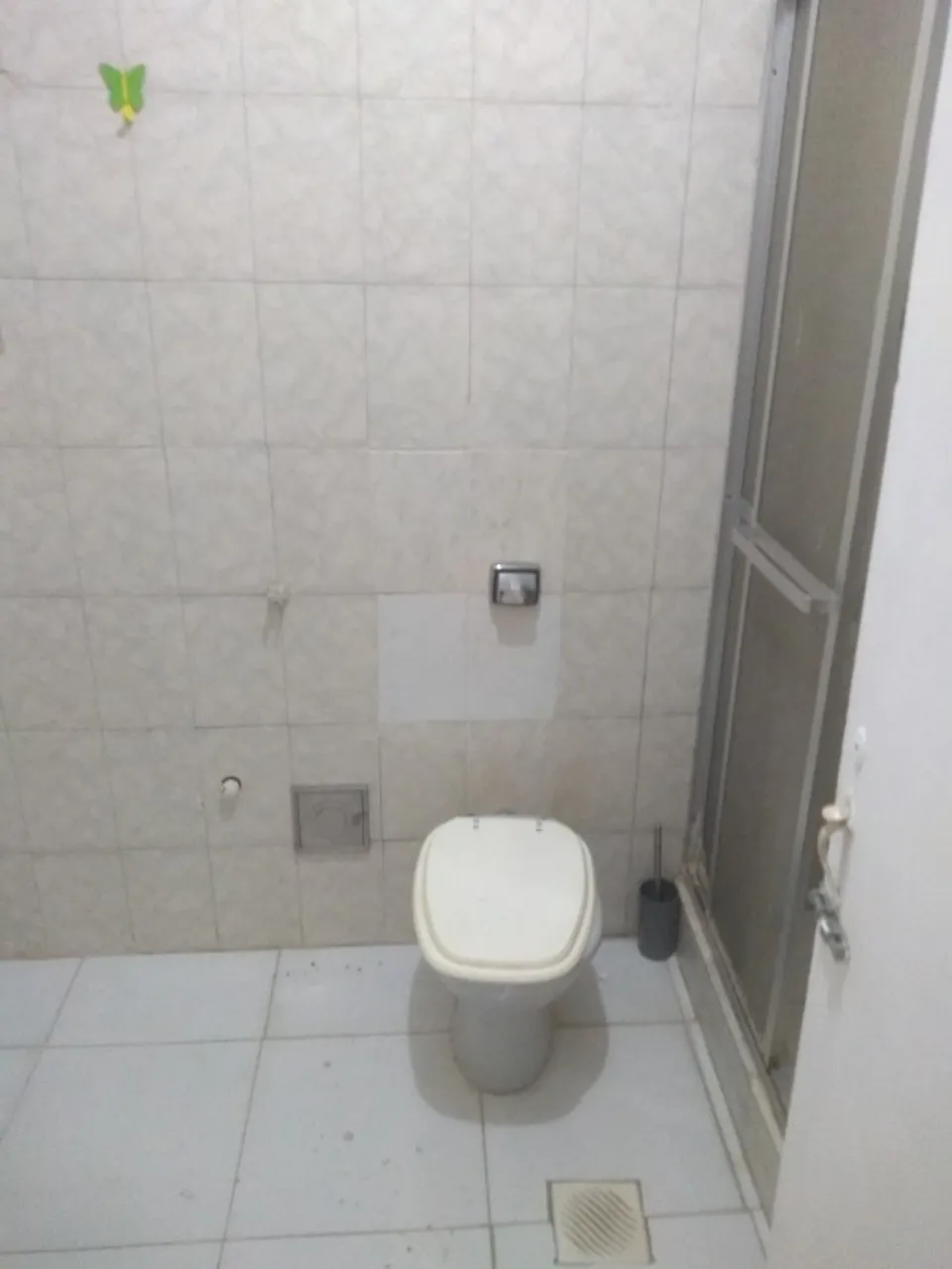 1-bedroom 1-bath apartment with a laundry area — photo 12