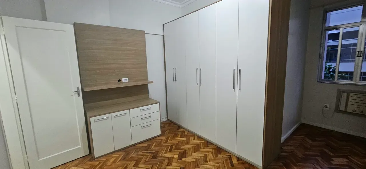 Apartamento de 2 quartos com piso de madeira ou laminado — photo 8