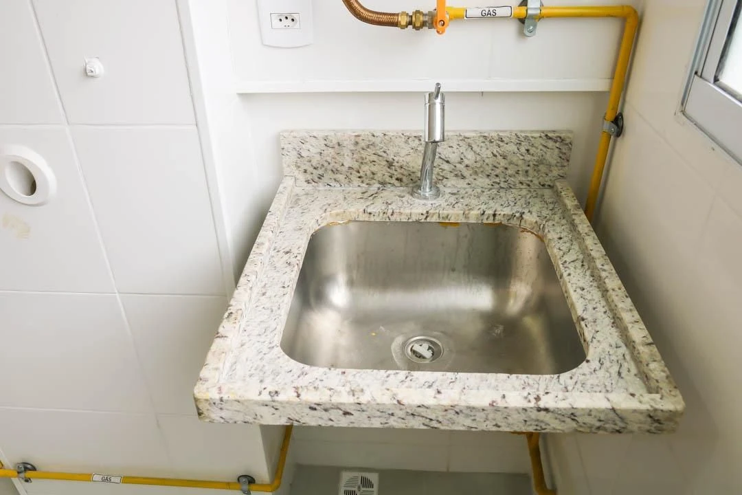 Mountain view in a 2-bedroom apartment, 43 m² — photo 17