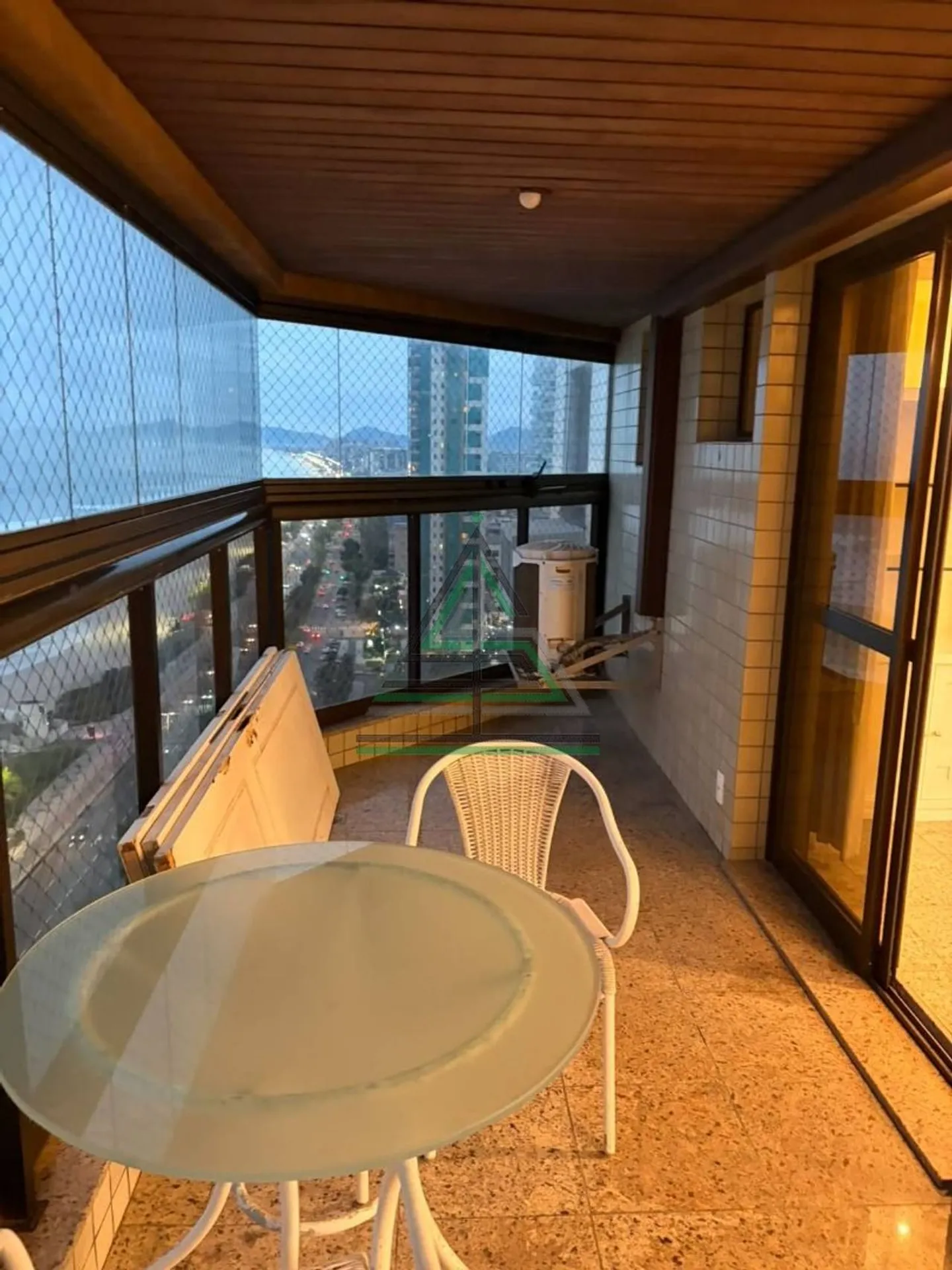 Apartment on the 21st floor with a home office — photo 5