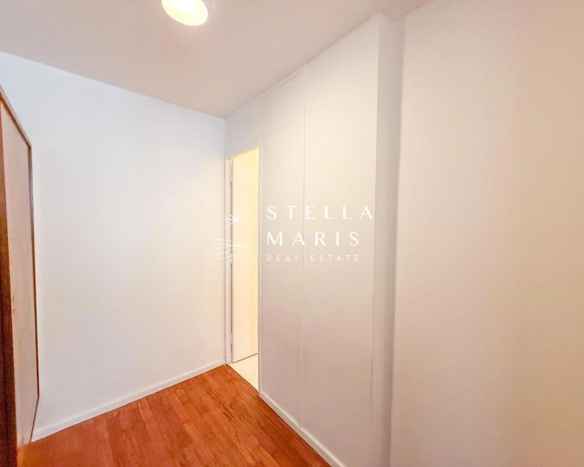 Unfurnished 225 m² apartment with 3 bedrooms — photo 14
