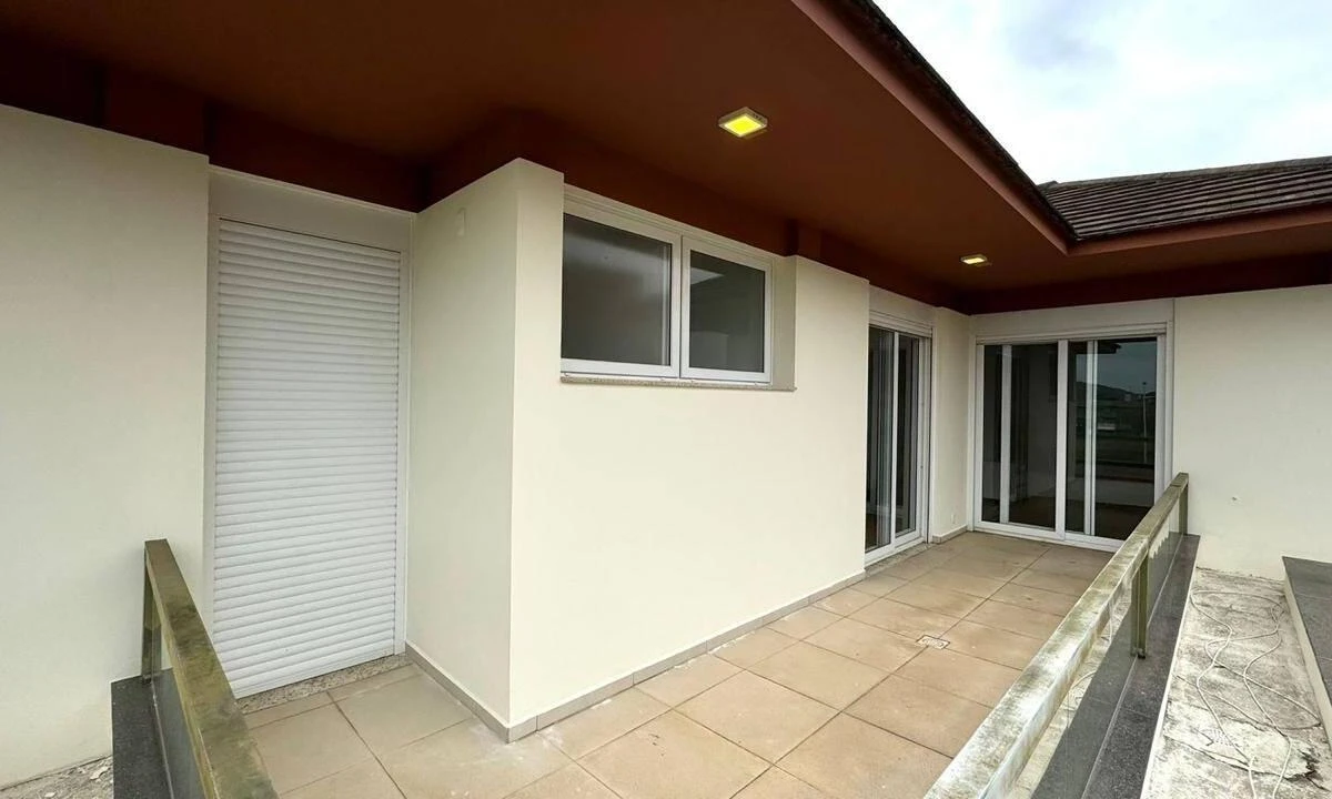 Casa de 455 m² con espacio de home office y vestidor — photo 9