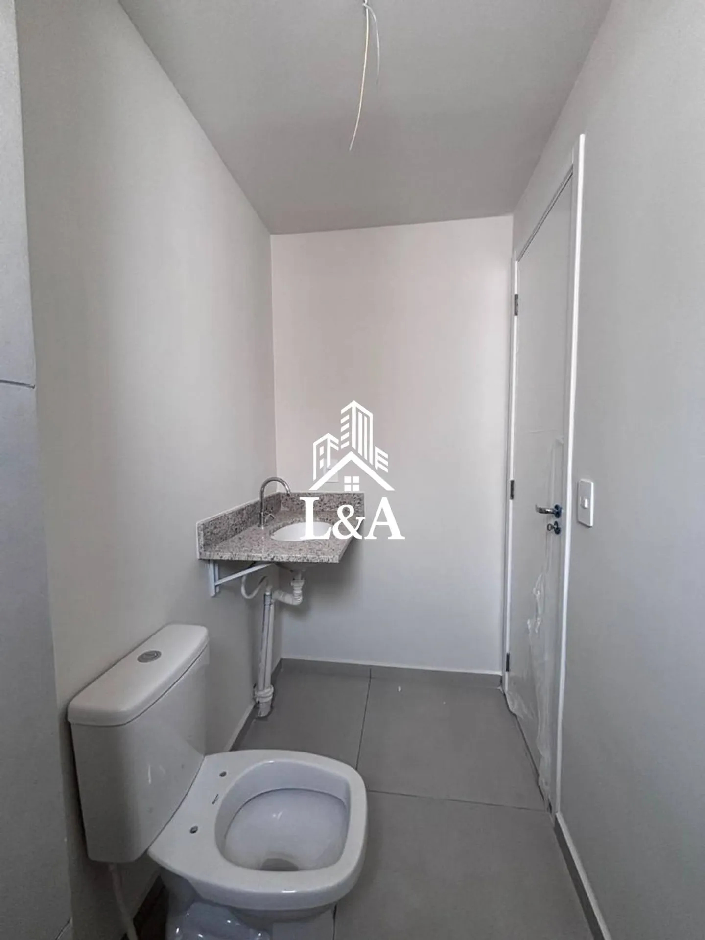 3-bedroom apartment in a building with a pool — photo 20