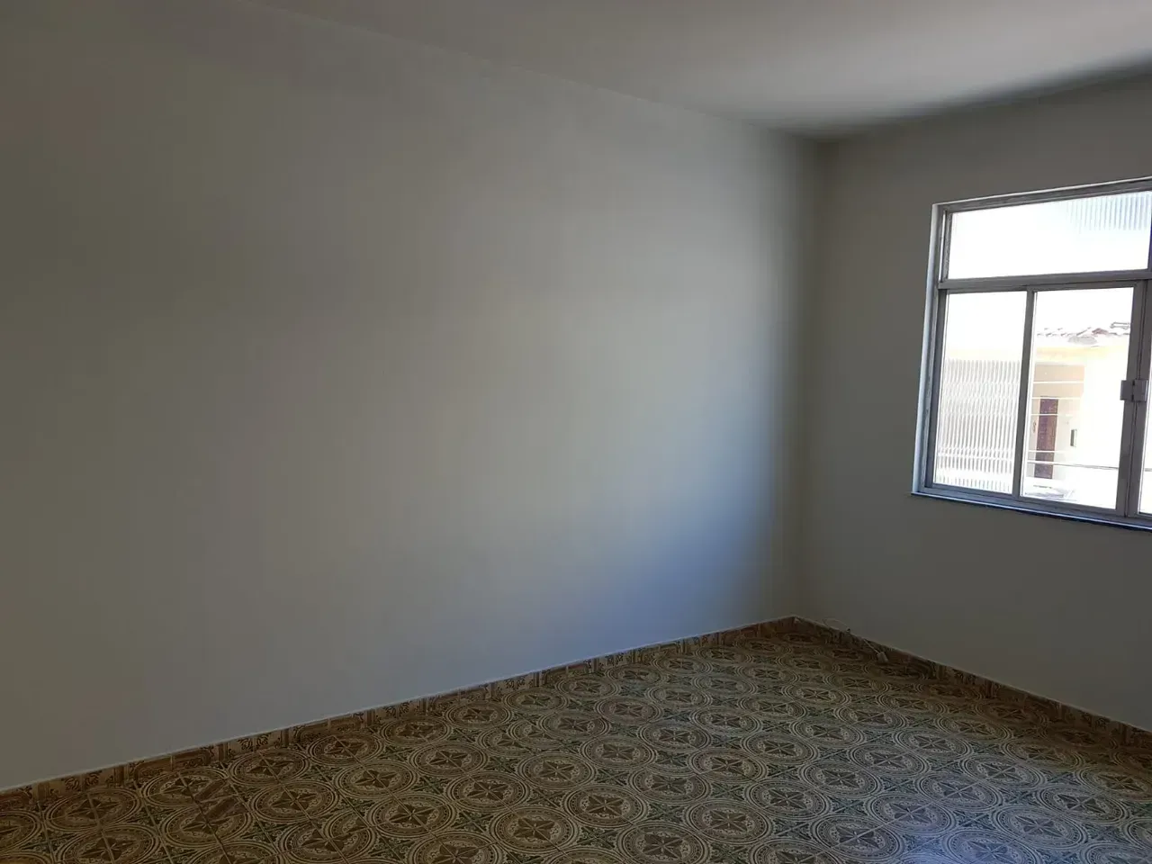 Unfurnished 2-bedroom apartment with ceramic floors — photo 10