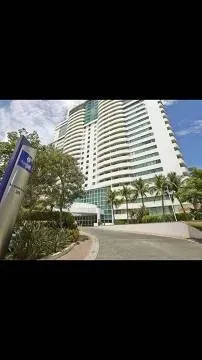 Furnished 1-bedroom apartment with glass-enclosed shower — photo 15