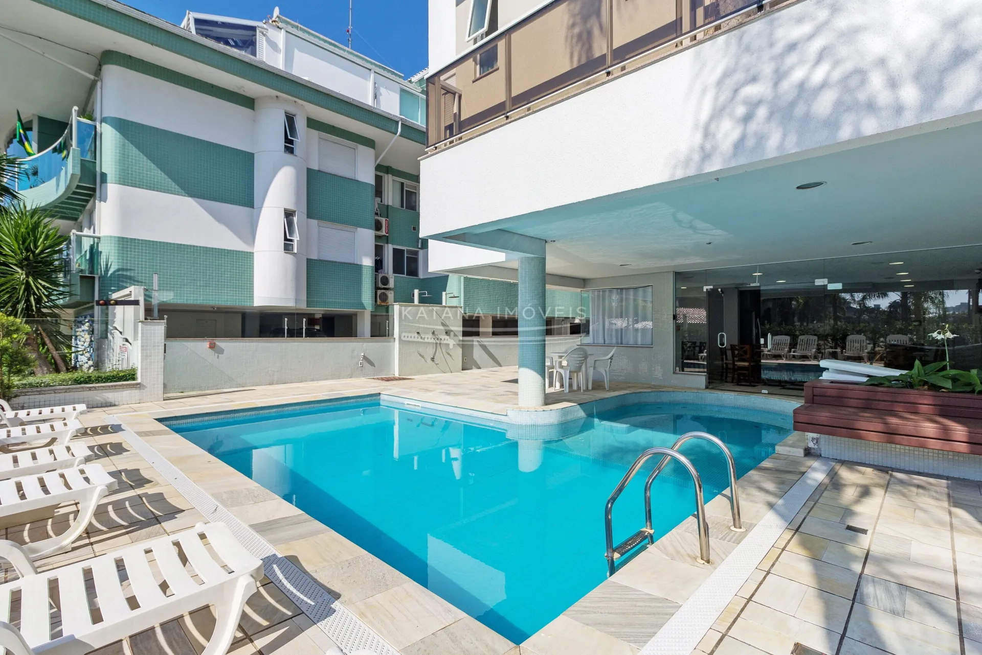 4-bedroom apartment with a bathtub in Florianópolis — photo 10