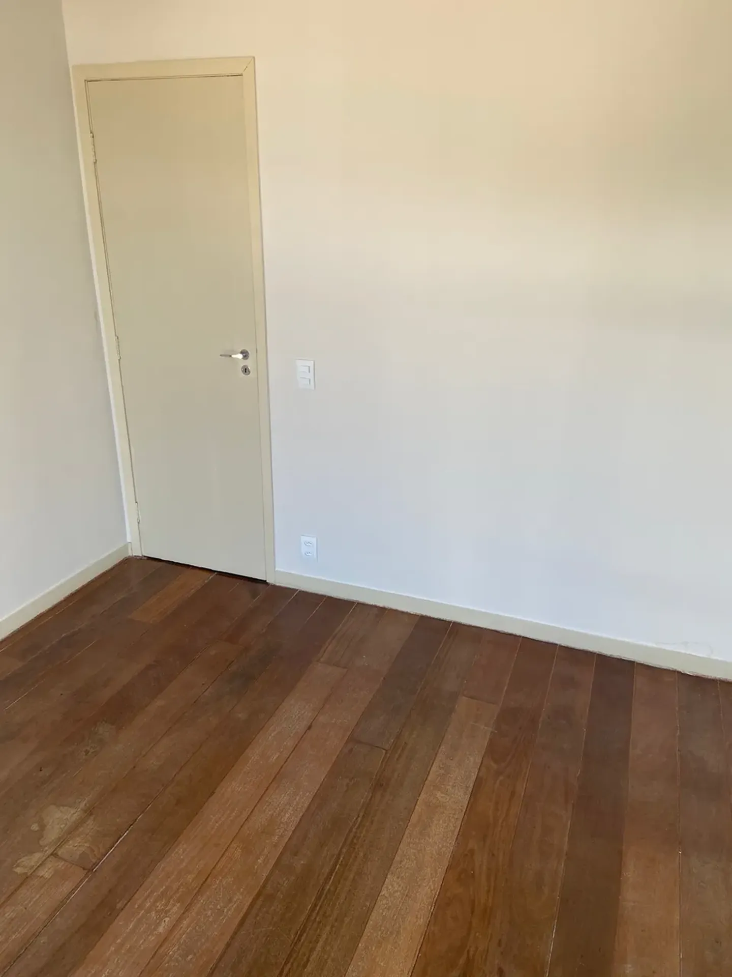 Wood or laminate floors in a 2-bedroom apartment, 70 m² — photo 21