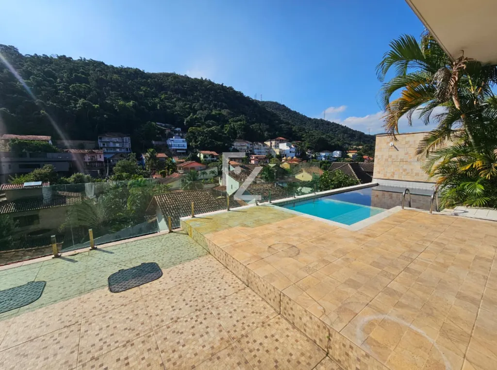 House with 5 bedrooms and mountain views — photo 32
