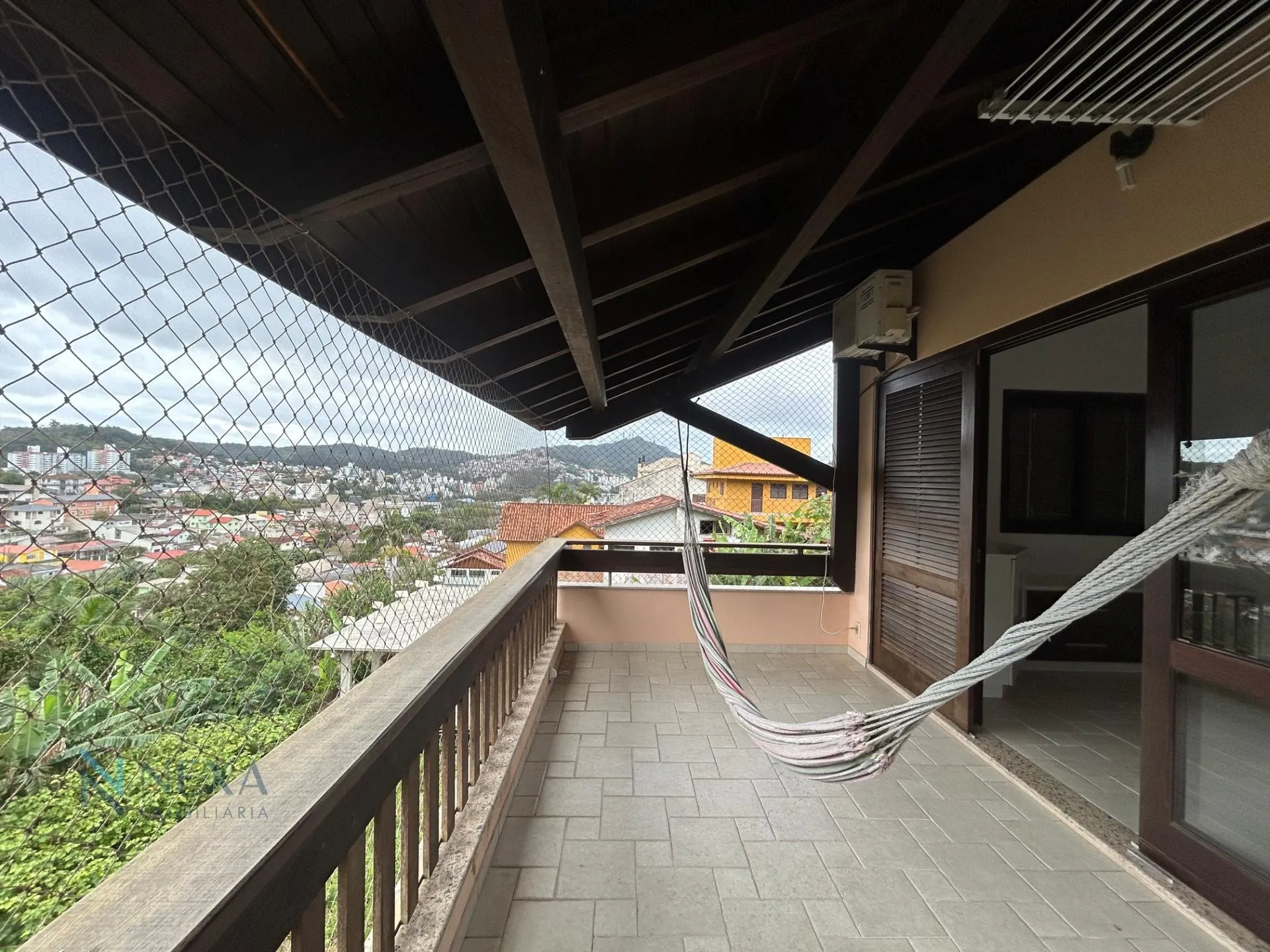 House with 5 bedrooms and 499 m², 2 en-suites — photo 4