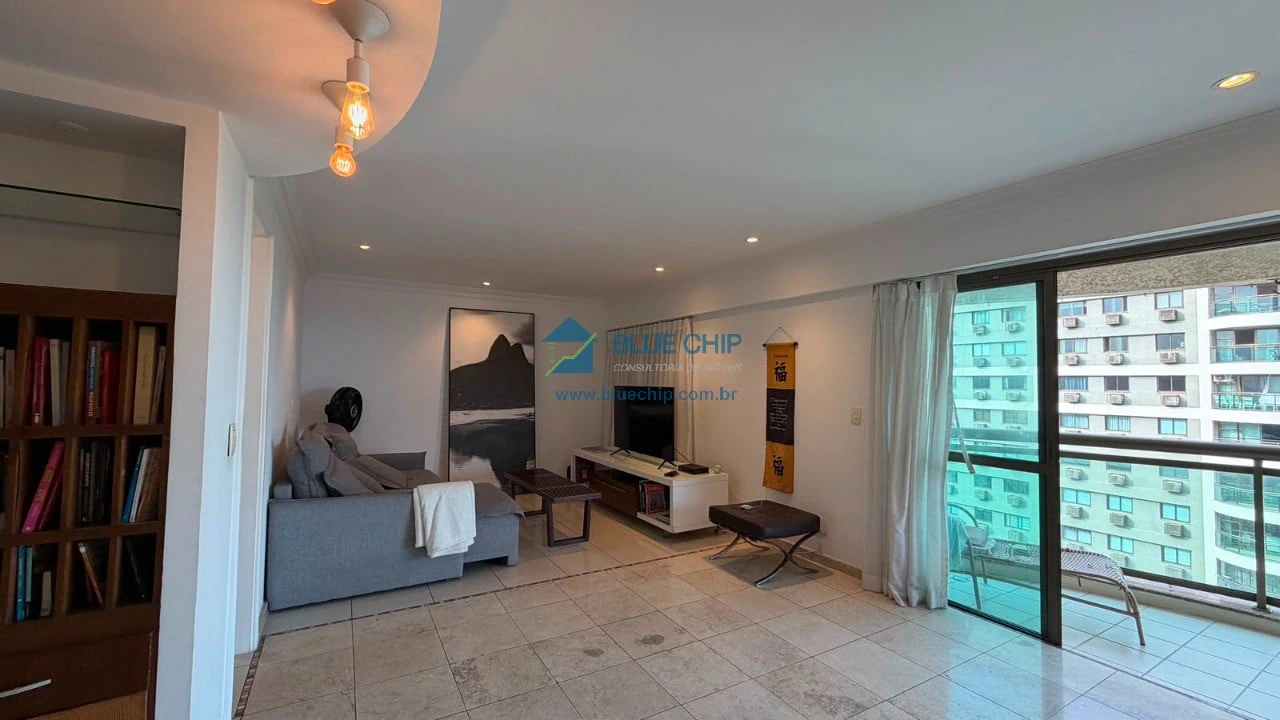 Furnished 3-bedroom apartment with enclosed balcony — photo 4