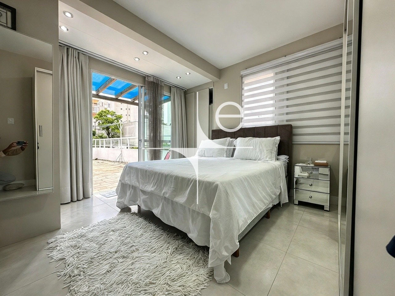 Furnished apartment, 184 m², with floor-to-ceiling windows — photo 7